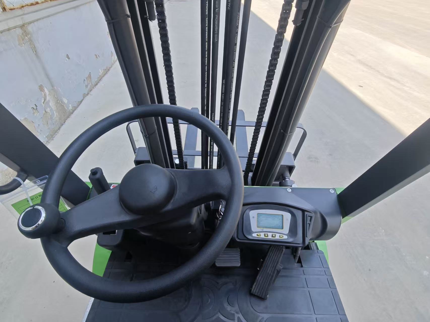 Finger-Controlled Electric Forklift 2.5T Finger-Controlled Electric Forklift 2.5T