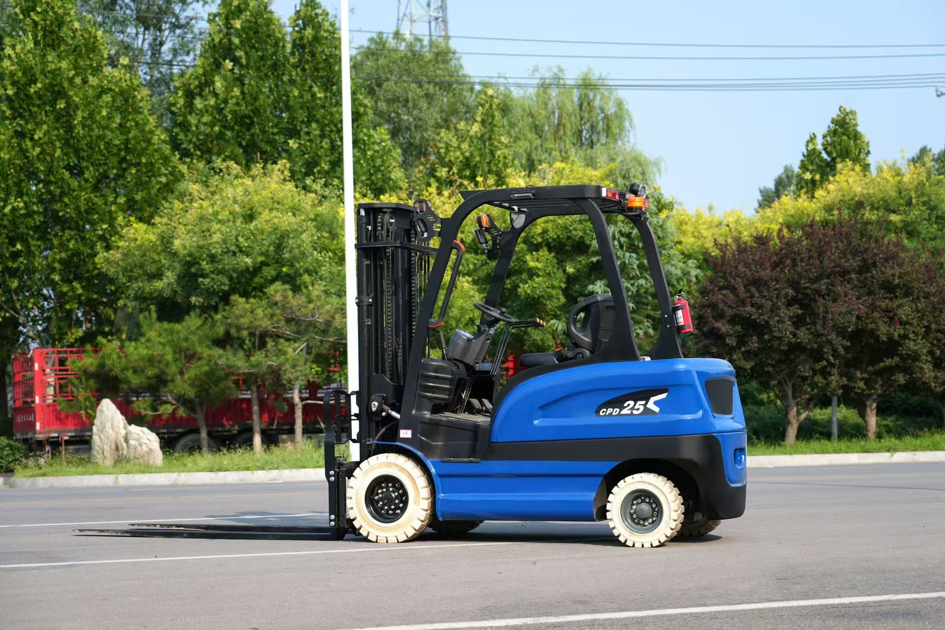 2.5 Ton Electric Forklift with Non-Marking Tires 2.5 Ton Electric Forklift with Non-Marking Tires