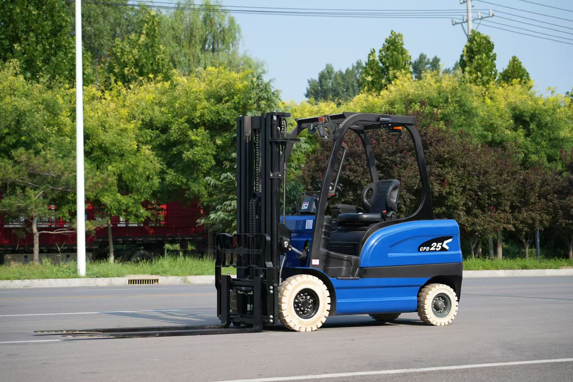 2.5 Ton Electric Forklift with Non-Marking Tires 2.5 Ton Electric Forklift with Non-Marking Tires
