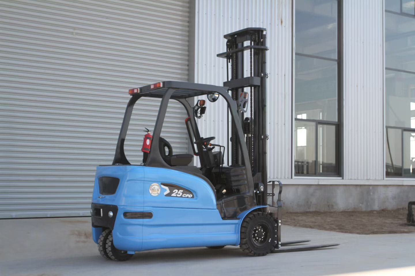 2.5 Ton Three-Wheel Electric Forklift 2.5 Ton Three-Wheel Electric Forklift