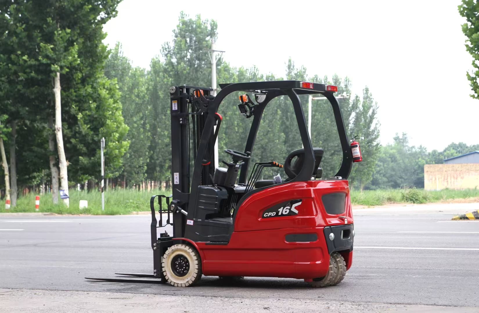 1.6 Ton 3-Wheel Electric Forklift 1.6 Ton 3-Wheel Electric Forklift