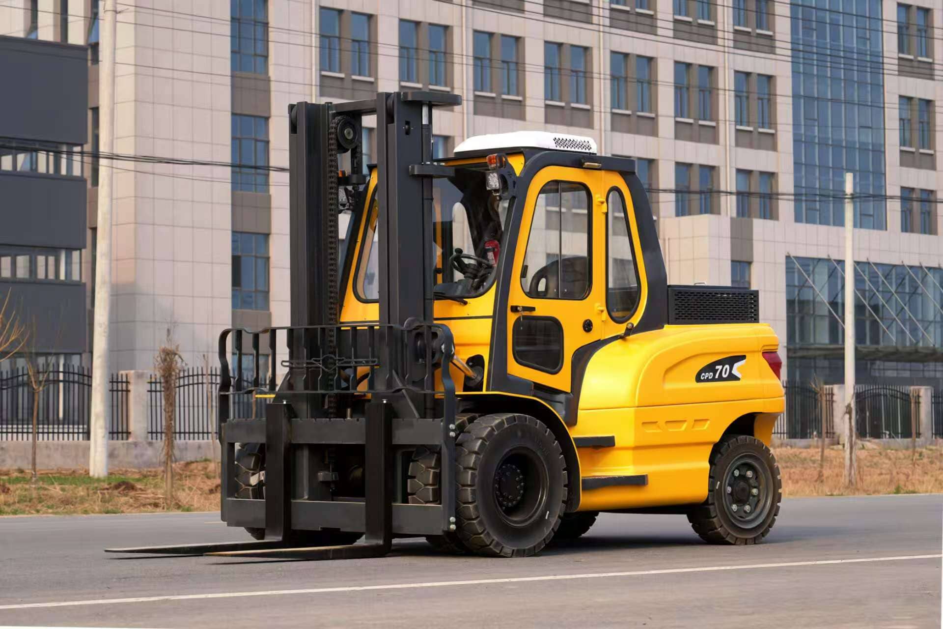 7 Ton Electric Forklift with Cabin