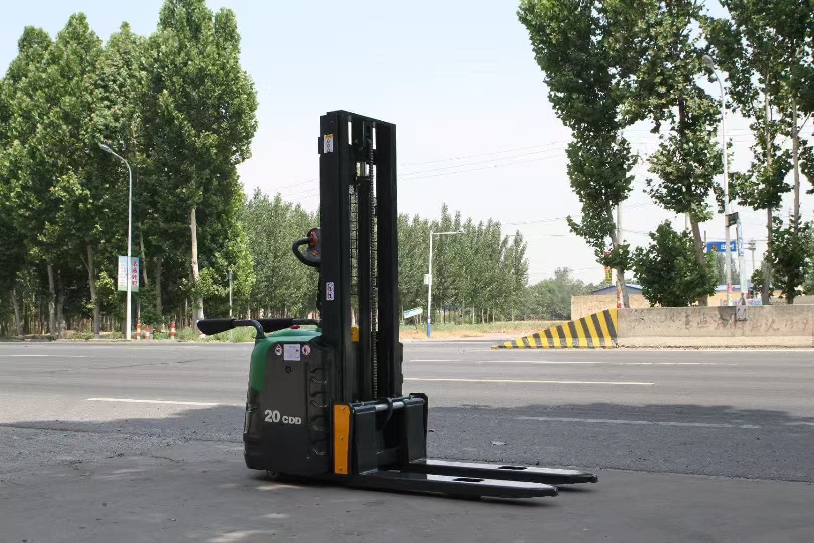 2on Electiric Stacker