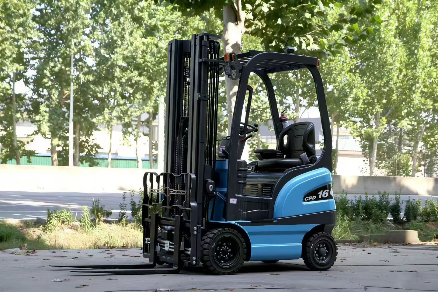 1.6T Short wheelbase Electiric Forklift