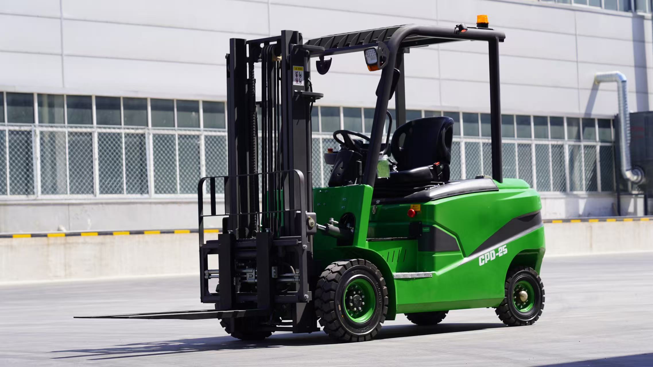 Finger-Controlled Electric Forklift 2.5T