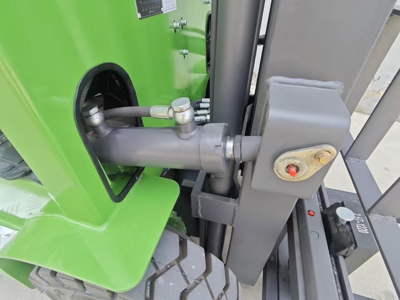 Finger-Controlled Electric Forklift 2.5T
