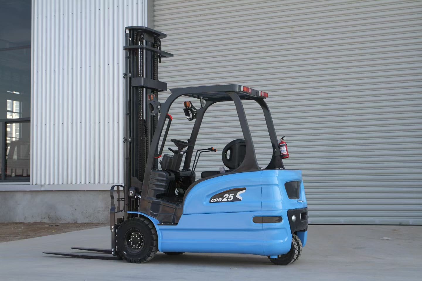 2.5 Ton Three-Wheel Electric Forklift