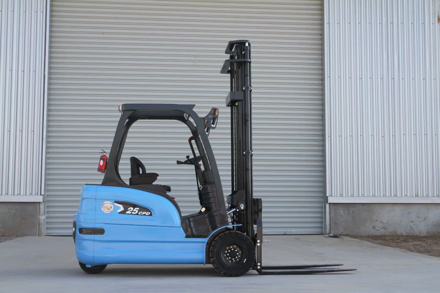 2.5 Ton Three-Wheel Electric Forklift