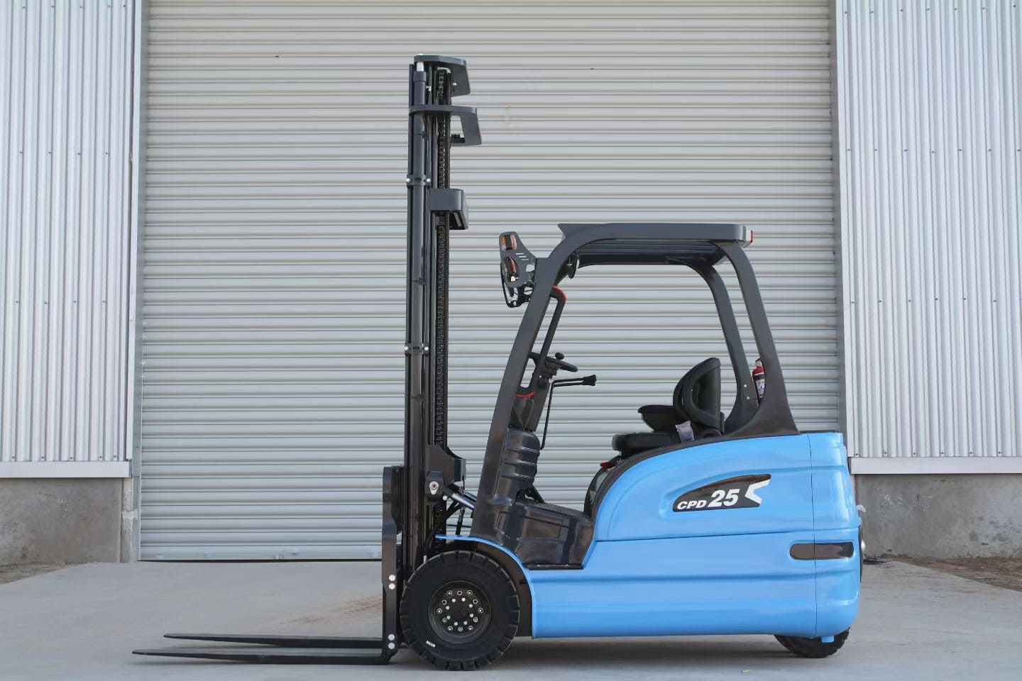 2.5 Ton Three-Wheel Electric Forklift