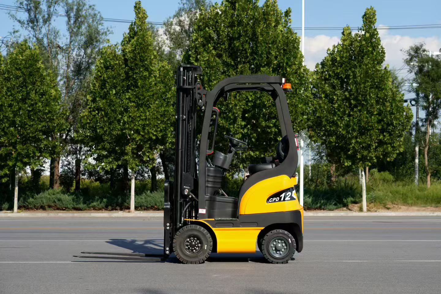 1.2 Ton Short Wheelbase Electric Forklift
