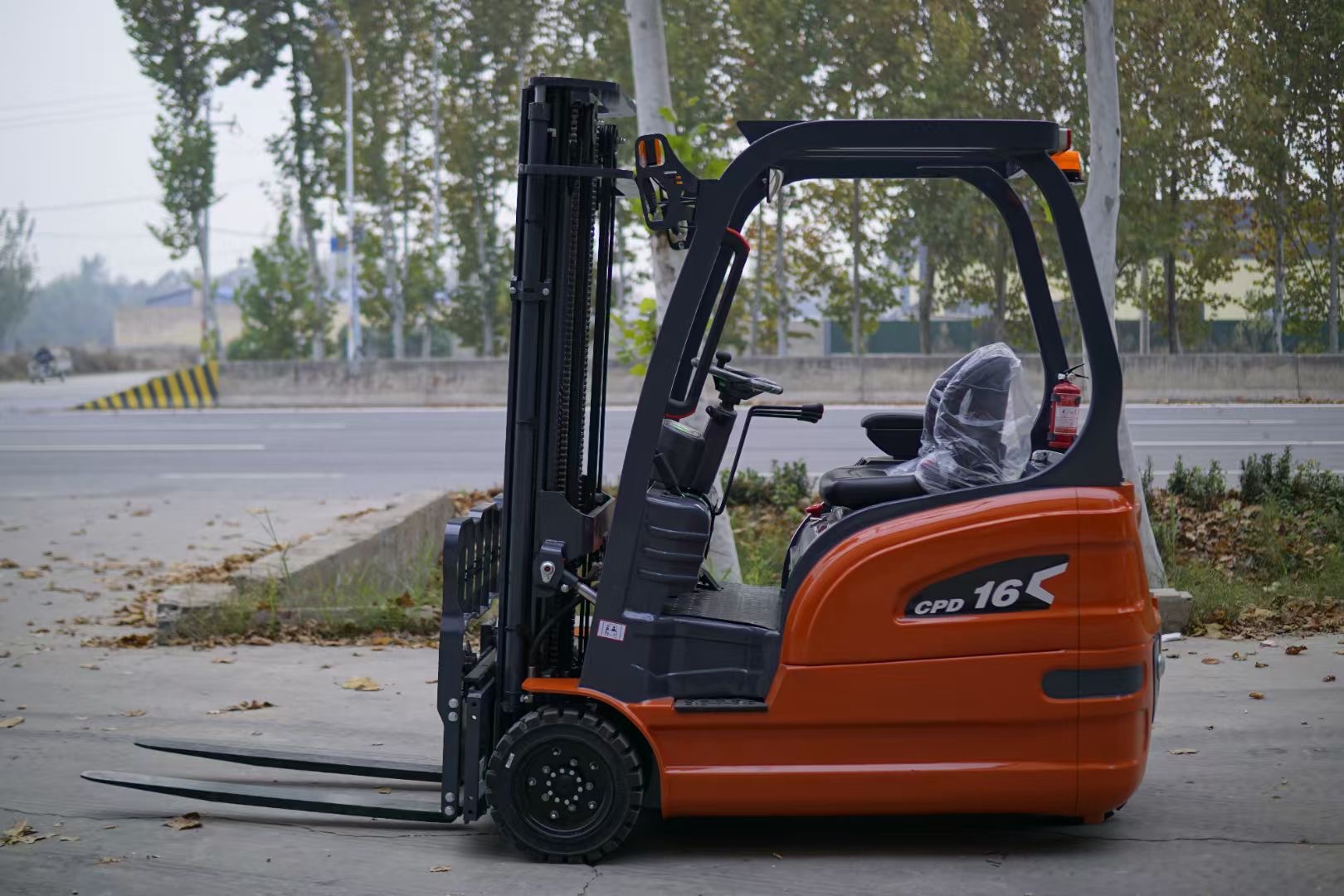 1.6 Ton 3-Wheel Electric Forklift