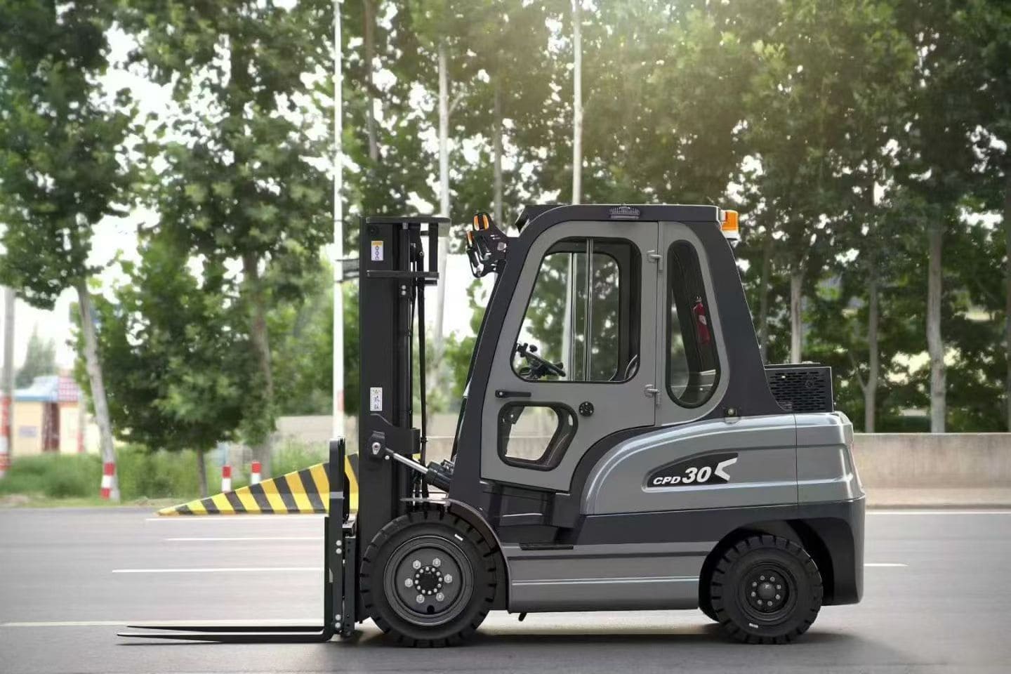 3 Ton Electric Forklift with Cabin