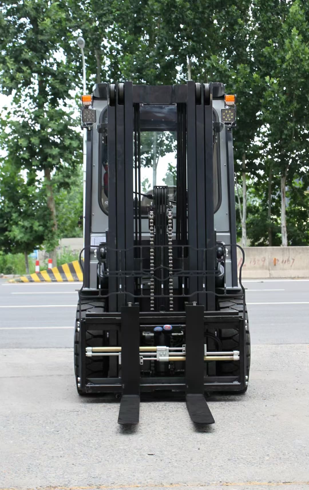 3 Ton Electric Forklift with Cabin