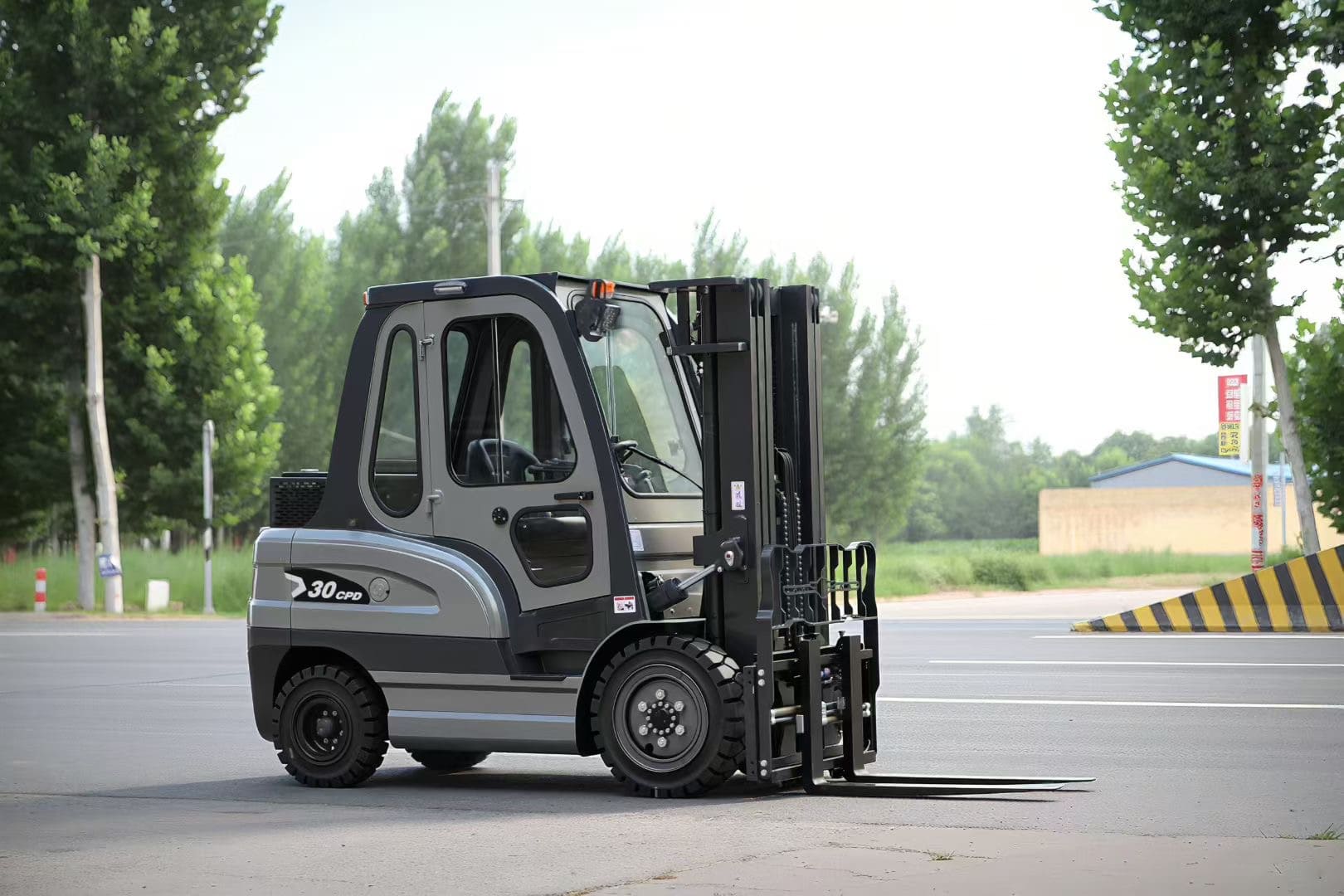 3 Ton Electric Forklift with Cabin