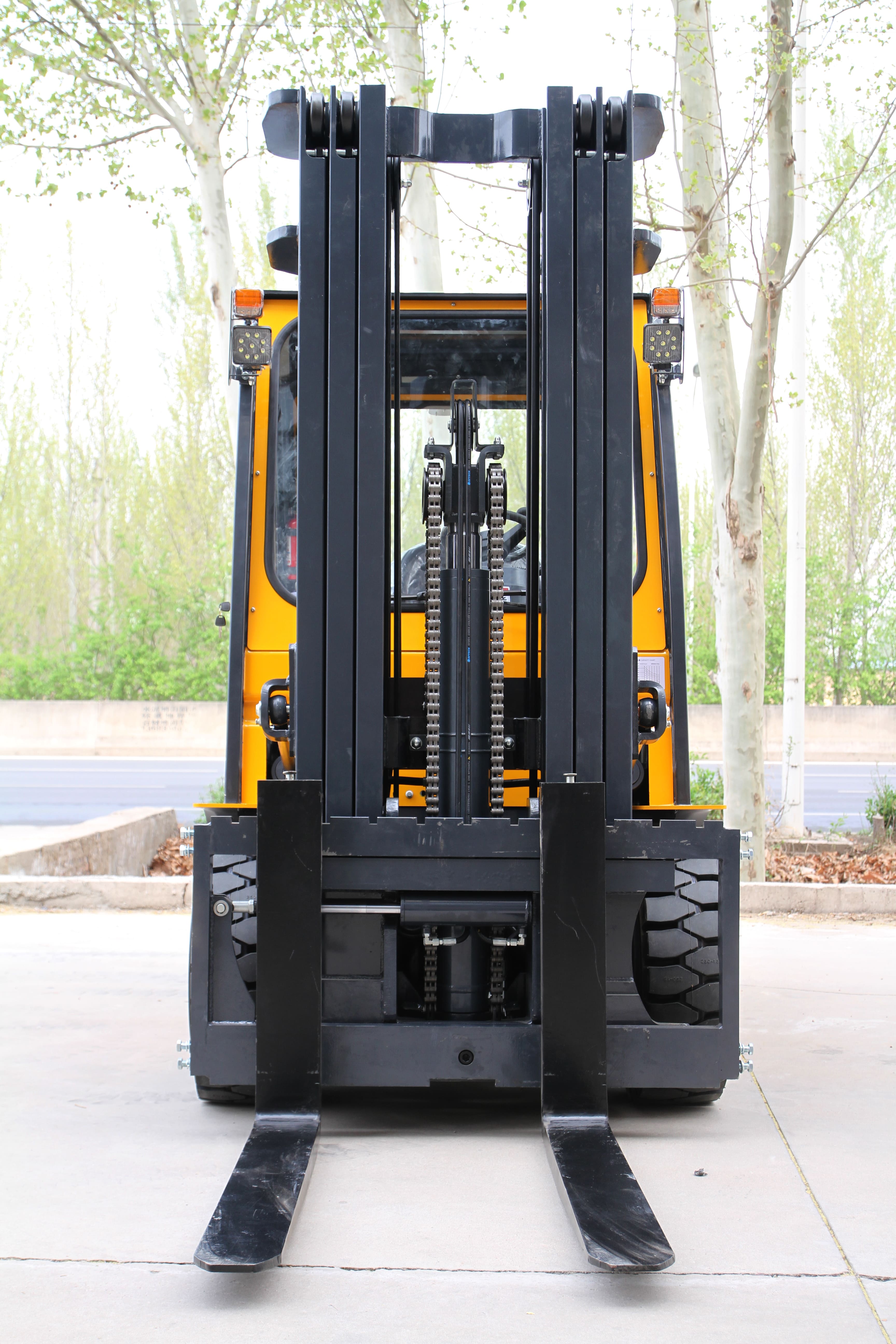 4 Ton Electric Forklift with Cabin