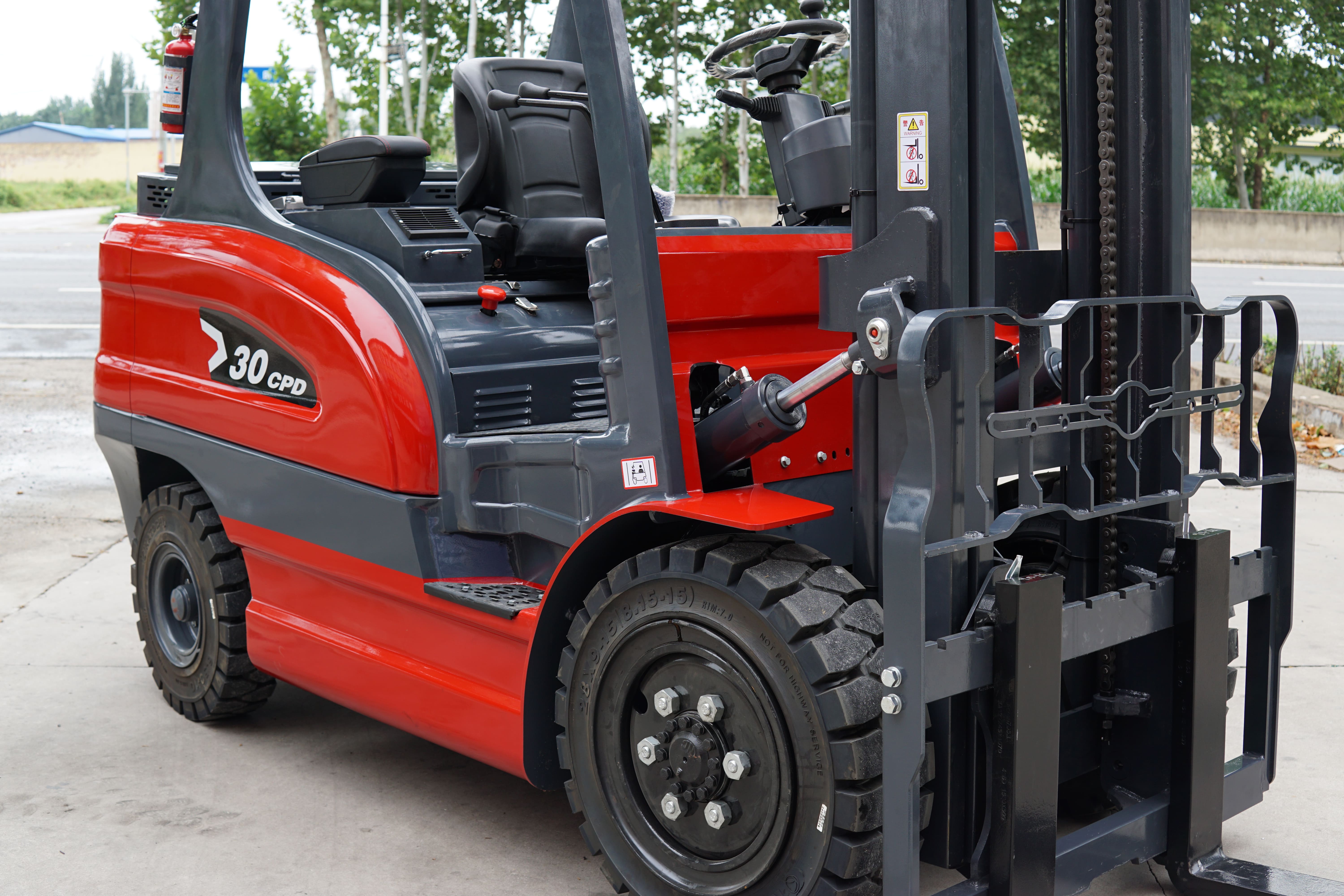 OEM Electric Forklifts: How Distributors Can Build Their Own Brand