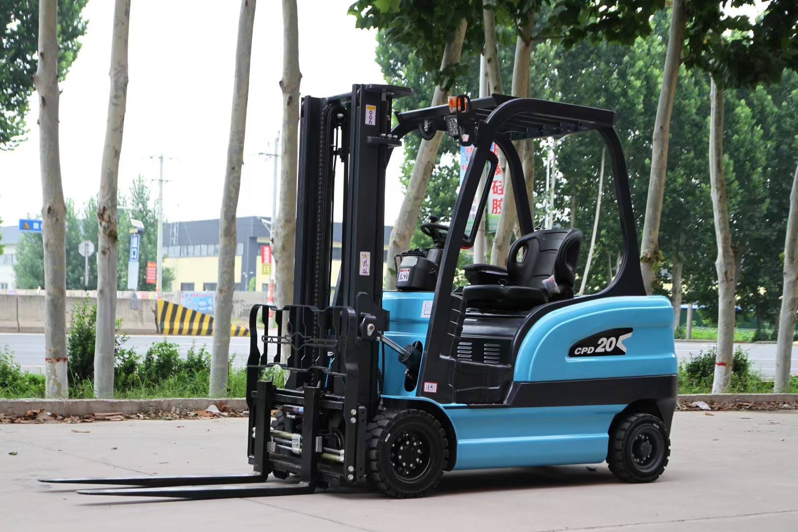 2 Ton Electric Forklift Buying Guide for Warehouses and Distributors